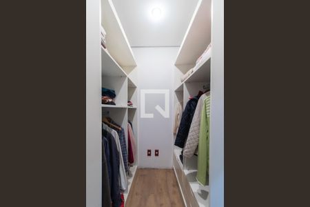 Casa à venda com 407m², 4 quartos e 4 vagasQuarto 4 - Suíte