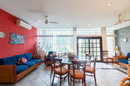 Casa à venda com 407m², 4 quartos e 4 vagasSalão de Festas