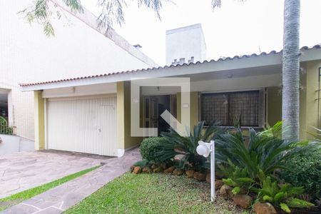 Casa à venda com 407m², 4 quartos e 4 vagasFachada