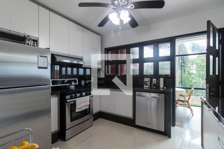 Casa à venda com 407m², 4 quartos e 4 vagasCozinha