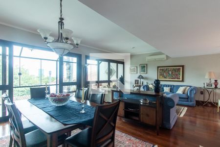 Casa à venda com 407m², 4 quartos e 4 vagasSala