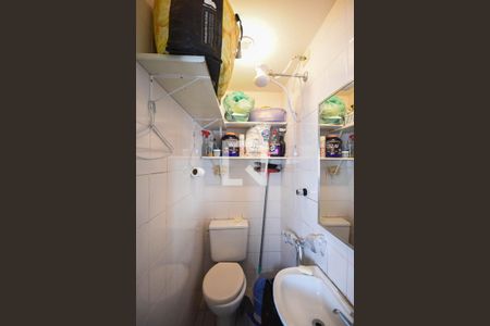 Apartamento à venda com 98m², 2 quartos e 2 vagas Apartamento à venda com 98m², 2 quartos e 2 vagasBanheiro de Serviço