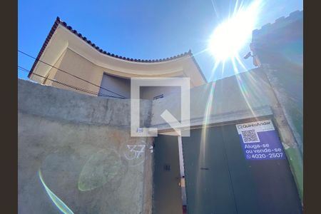 Casa à venda com 120m², 3 quartos e 1 vaga Casa à venda com 120m², 3 quartos e 1 vagaFachada