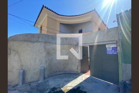 Casa à venda com 120m², 3 quartos e 1 vaga Casa à venda com 120m², 3 quartos e 1 vagaFachada