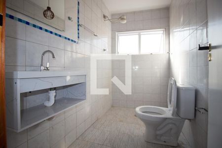 Casa à venda com 240m², 4 quartos e 4 vagasBanheiro da Suíte do Fundo