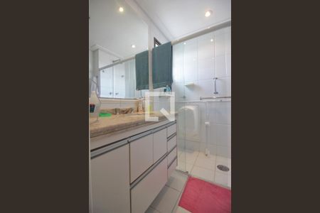 Banheiro da suíte de apartamento à venda com 3 quartos, 130m² em Vila Suzana, São Paulo