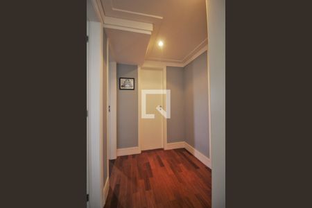 Corredor de apartamento à venda com 3 quartos, 130m² em Vila Suzana, São Paulo