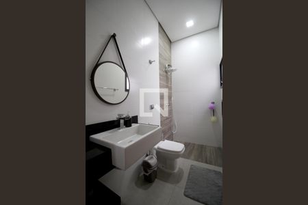 Casa de condomínio para alugar com 180m², 3 quartos e 4 vagasBanheiro 