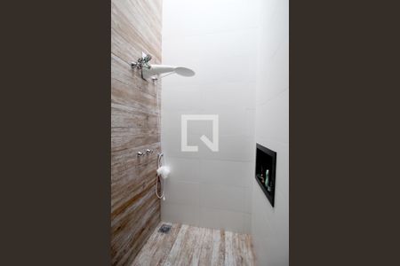 Casa de condomínio para alugar com 180m², 3 quartos e 4 vagasBanheiro 