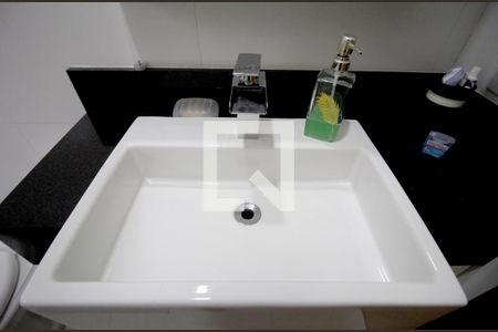 Casa de condomínio para alugar com 180m², 3 quartos e 4 vagasBanheiro 