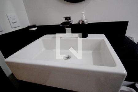 Casa de condomínio para alugar com 180m², 3 quartos e 4 vagasBanheiro 