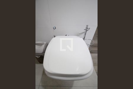 Casa de condomínio para alugar com 180m², 3 quartos e 4 vagasBanheiro 
