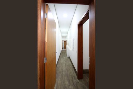 Casa de condomínio para alugar com 180m², 3 quartos e 4 vagasCorredor 