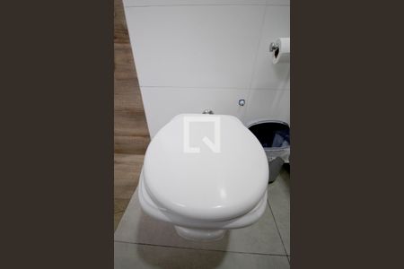 Casa de condomínio para alugar com 180m², 3 quartos e 4 vagasBanheiro 