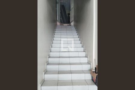 Casa para alugar com 112m², 3 quartos e sem vagaEscada entrada