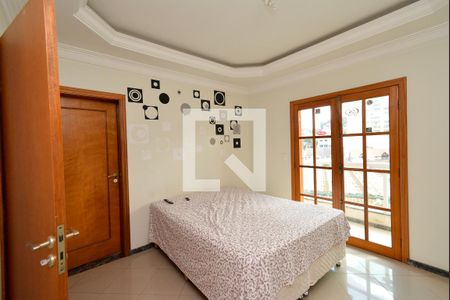 Casa à venda com 254m², 3 quartos e 5 vagasSuíte 1