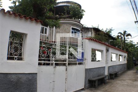 Casa à venda com 450m², 5 quartos e 5 vagasFachada