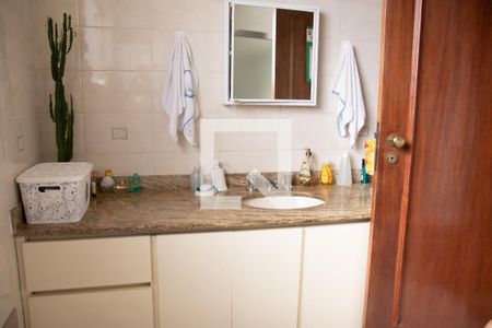 Casa para alugar com 360m², 3 quartos e 6 vagasBanheiro do Quarto 1