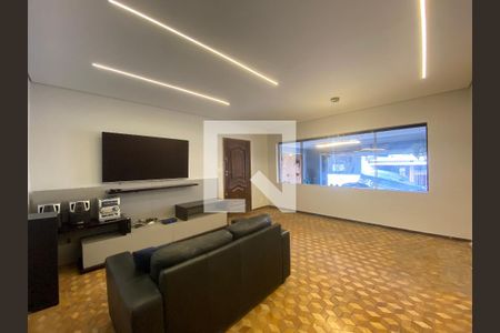 Casa à venda com 250m², 3 quartos e 3 vagasSala