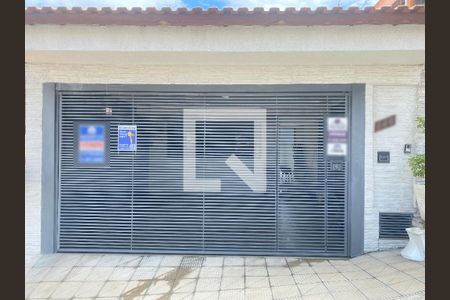 Casa à venda com 250m², 3 quartos e 3 vagasFachada