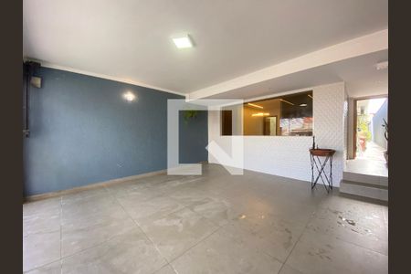 Casa à venda com 250m², 3 quartos e 3 vagasGaragem