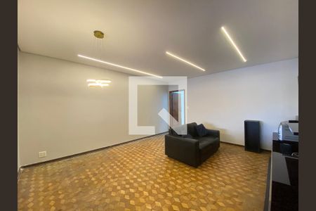 Casa à venda com 250m², 3 quartos e 3 vagasSala
