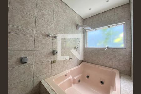 Casa à venda com 250m², 3 quartos e 3 vagasBanheiro da Suíte