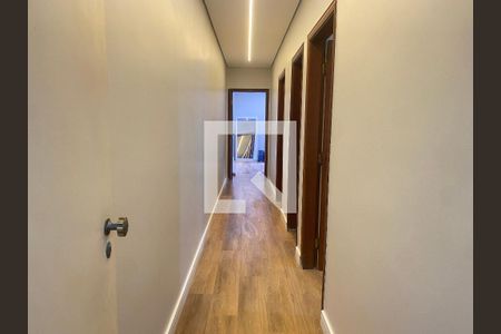 Casa à venda com 250m², 3 quartos e 3 vagasQuarto - Corredor