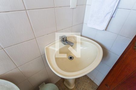 Casa à venda com 550m², 5 quartos e 7 vagasPia do Banheiro de Serviço