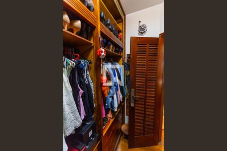 Casa à venda com 550m², 5 quartos e 7 vagasCloset da Suíte 1