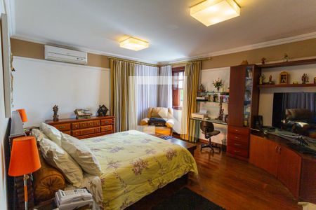 Casa à venda com 550m², 5 quartos e 7 vagasSuíte 1