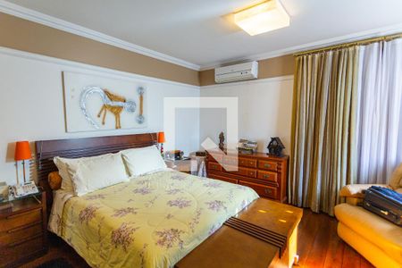 Casa à venda com 550m², 5 quartos e 7 vagasSuíte 1