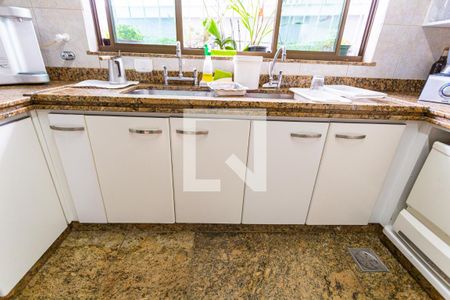 Casa à venda com 550m², 5 quartos e 7 vagasArmário da Cozinha