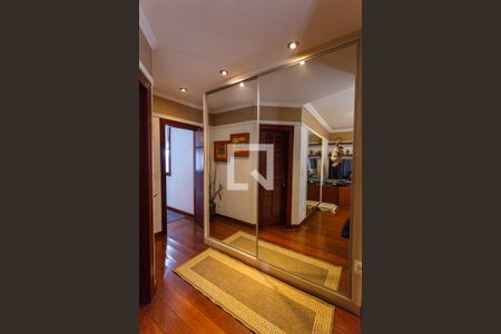 Casa à venda com 550m², 5 quartos e 7 vagasArmário da Suíte 1