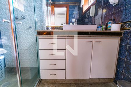 Casa à venda com 550m², 5 quartos e 7 vagasArmário do Banheiro da Suíte 2