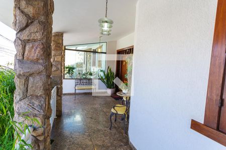 Casa à venda com 550m², 5 quartos e 7 vagasEntrada