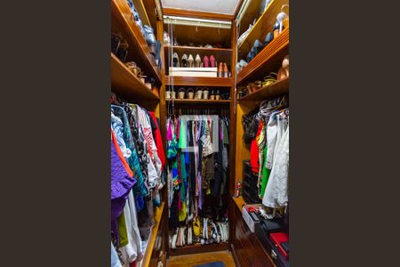 Casa à venda com 550m², 5 quartos e 7 vagasCloset da Suíte 1