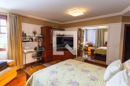 Casa à venda com 550m², 5 quartos e 7 vagasSuíte 1