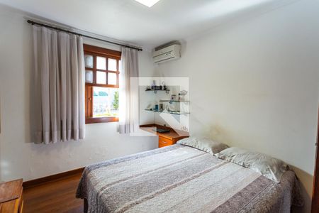 Casa à venda com 550m², 5 quartos e 7 vagasSuíte 2