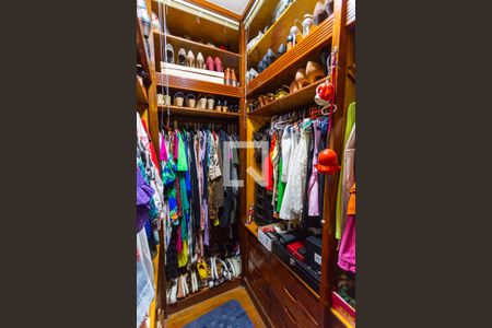 Casa à venda com 550m², 5 quartos e 7 vagasCloset da Suíte 1