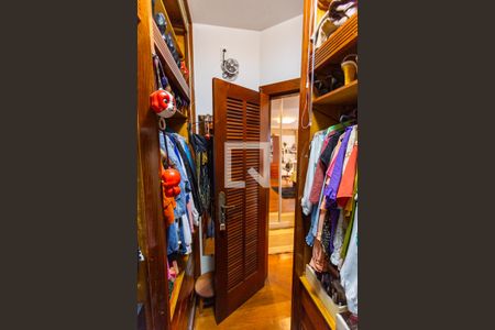 Casa à venda com 550m², 5 quartos e 7 vagasCloset da Suíte 1