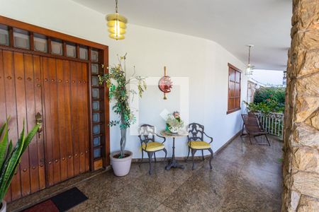 Casa à venda com 550m², 5 quartos e 7 vagasEntrada