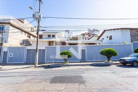 Casa à venda com 550m², 5 quartos e 7 vagasFachada