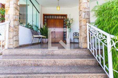 Casa à venda com 550m², 5 quartos e 7 vagasEntrada