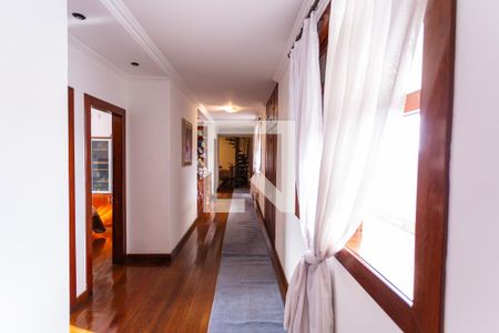 Casa à venda com 550m², 5 quartos e 7 vagasCorredor