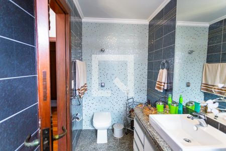 Casa à venda com 550m², 5 quartos e 7 vagasBanheiro da Suíte 4