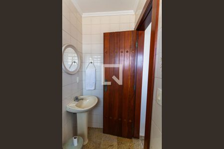 Casa à venda com 550m², 5 quartos e 7 vagasBanheiro de Serviço