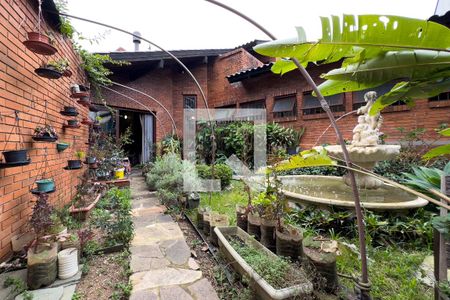 Casa à venda com 250m², 5 quartos e 4 vagas Casa à venda com 250m², 5 quartos e 4 vagasJardim