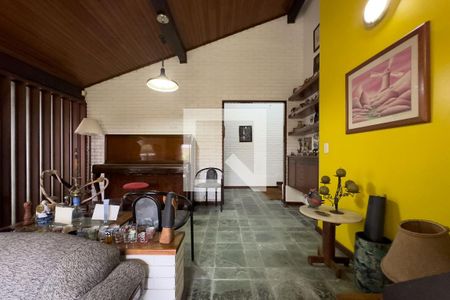 Sala de casa à venda com 5 quartos, 250m² em Santa Tereza, Porto Alegre