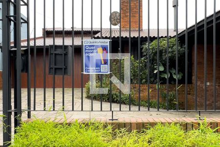 Casa à venda com 250m², 5 quartos e 4 vagas Casa à venda com 250m², 5 quartos e 4 vagasPlaca